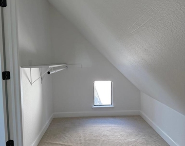 101 Portola Way - Photo Thumbnail 10