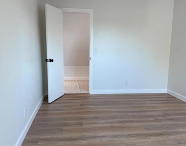 101 Portola Way - Photo Thumbnail 11