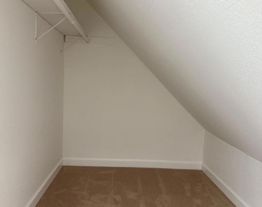 101 Portola Way - Photo Thumbnail 12