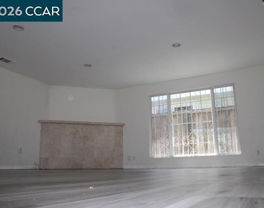 2846 20th St - Photo Thumbnail 6