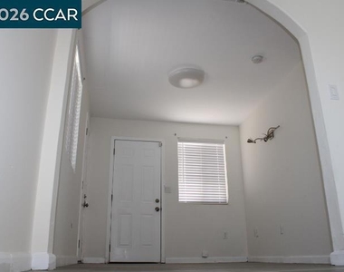 2846 20th St - Photo Thumbnail 9