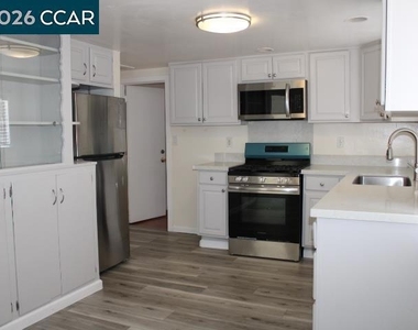 2846 20th St - Photo Thumbnail 3