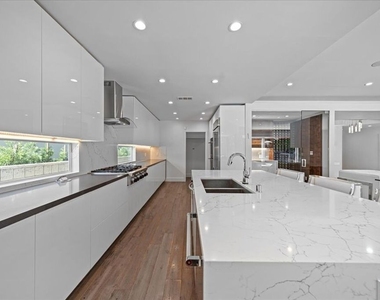 1455 S Castello Avenue - Photo Thumbnail 9