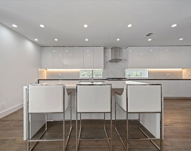 1455 S Castello Avenue - Photo Thumbnail 8