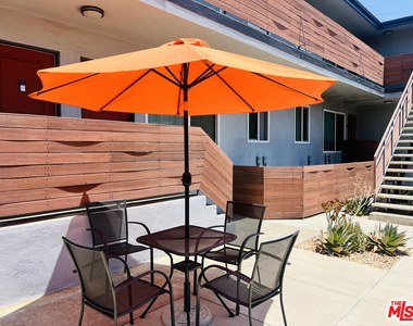 1136 Spazier Avenue - Photo Thumbnail 17