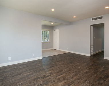 1136 Spazier Avenue - Photo Thumbnail 7