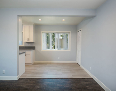 1136 Spazier Avenue - Photo Thumbnail 8
