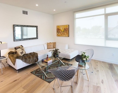 938 S Orange Grove Avenue - Photo Thumbnail 3