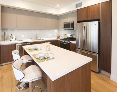938 S Orange Grove Avenue - Photo Thumbnail 13