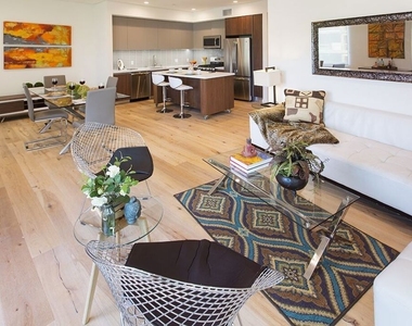 938 S Orange Grove Avenue - Photo Thumbnail 6