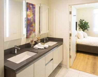 938 S Orange Grove Avenue - Photo Thumbnail 24