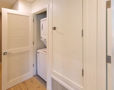 938 S Orange Grove Avenue - Photo Thumbnail 14