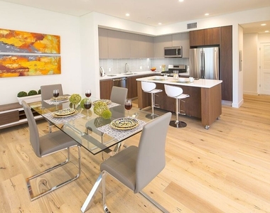 938 S Orange Grove Avenue - Photo Thumbnail 7