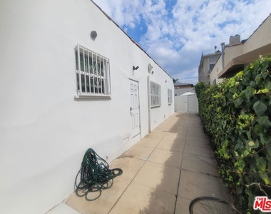 816 1/2 N Mccadden Place - Photo Thumbnail 15