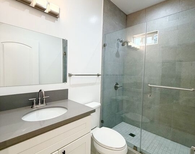 816 1/2 N Mccadden Place - Photo Thumbnail 12