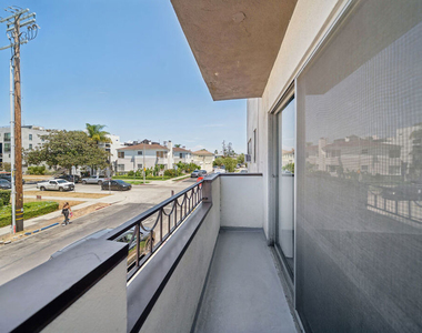 105 S Orlando Avenue - Photo Thumbnail 4