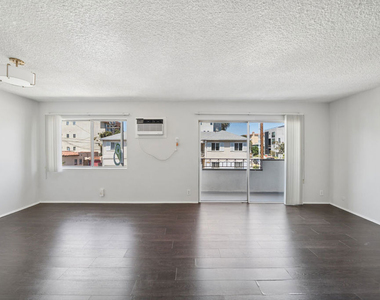 105 S Orlando Avenue - Photo Thumbnail 2