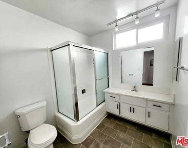 1951 Selby Avenue - Photo Thumbnail 10