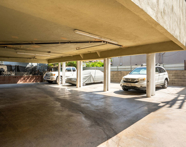 1232 N Mccadden Pl - Photo Thumbnail 8