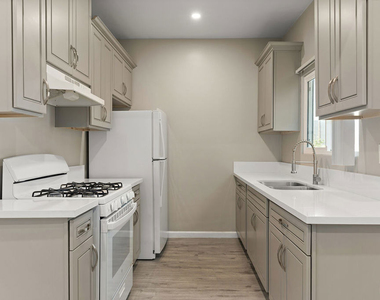 1232 N Mccadden Pl - Photo Thumbnail 2