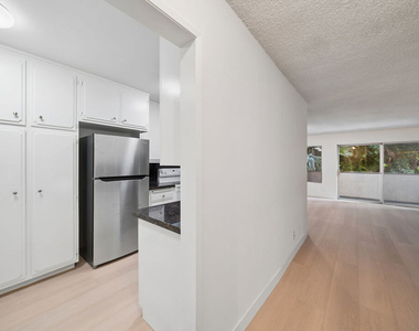 10980 Ohio Avenue - Photo Thumbnail 5