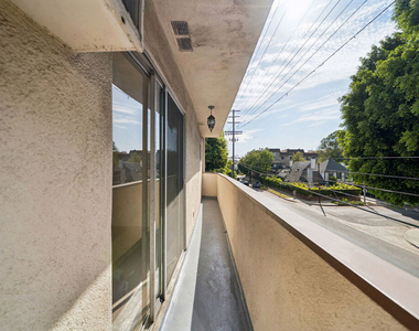 10980 Ohio Avenue - Photo Thumbnail 13