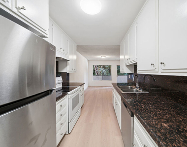 10980 Ohio Avenue - Photo Thumbnail 2