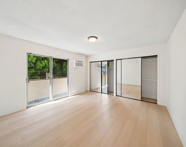 10980 Ohio Avenue - Photo Thumbnail 10