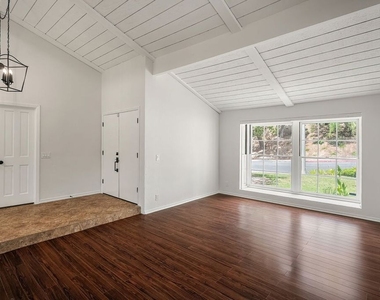 2952 Bottlebrush Drive - Photo Thumbnail 6
