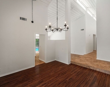 2952 Bottlebrush Drive - Photo Thumbnail 7