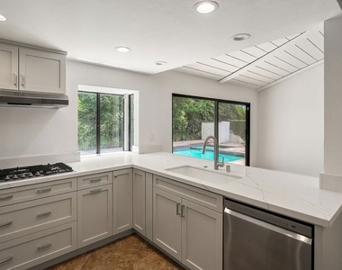 2952 Bottlebrush Drive - Photo Thumbnail 15