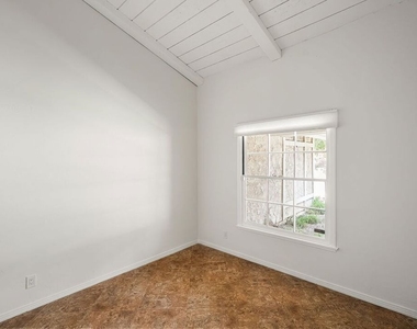 2952 Bottlebrush Drive - Photo Thumbnail 16
