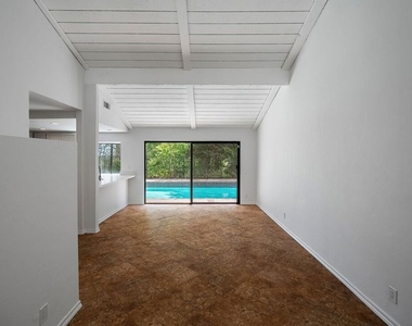 2952 Bottlebrush Drive - Photo Thumbnail 10