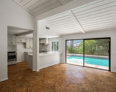 2952 Bottlebrush Drive - Photo Thumbnail 11