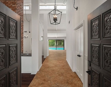 2952 Bottlebrush Drive - Photo Thumbnail 2