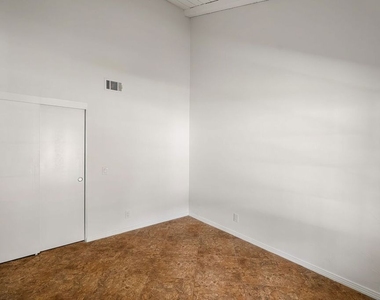 2952 Bottlebrush Drive - Photo Thumbnail 17