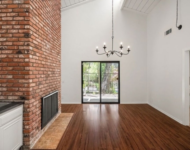 2952 Bottlebrush Drive - Photo Thumbnail 9