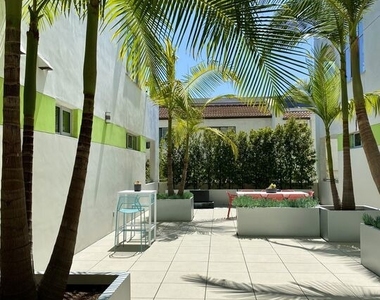 1232 N Kings Road - Photo Thumbnail 16