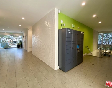 1232 N Kings Road - Photo Thumbnail 15