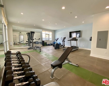 1232 N Kings Road - Photo Thumbnail 18