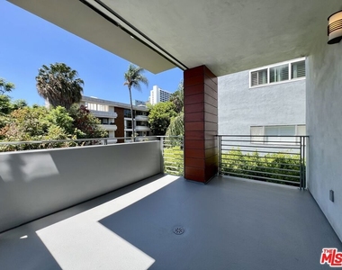 1232 N Kings Road - Photo Thumbnail 13