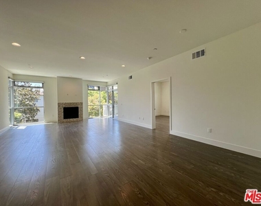 1232 N Kings Road - Photo Thumbnail 3