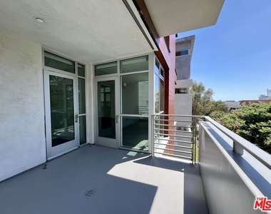 1232 N Kings Road - Photo Thumbnail 14
