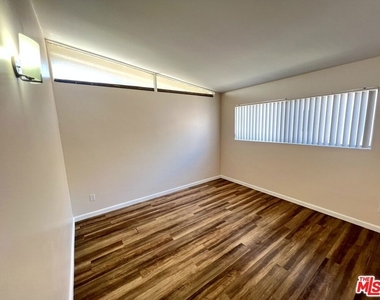 3704 Midvale Avenue - Photo Thumbnail 6