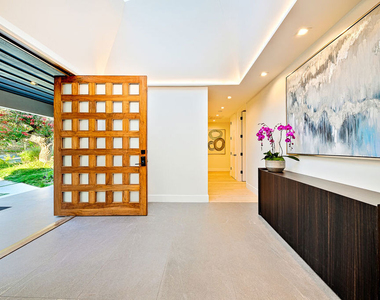 9038 Meredith Place - Photo Thumbnail 5
