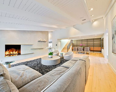 9038 Meredith Place - Photo Thumbnail 10