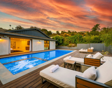 9038 Meredith Place - Photo Thumbnail 2