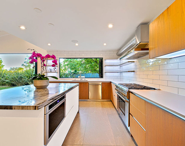 9038 Meredith Place - Photo Thumbnail 14