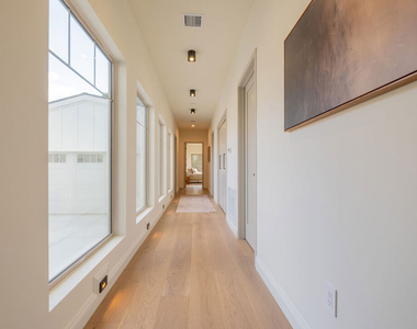 5731 Oak Avenue - Photo Thumbnail 8