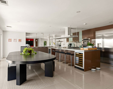 8020 Zeus Drive - Photo Thumbnail 5
